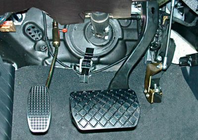 Pedal acelerador lado izquierdo reversible D908
